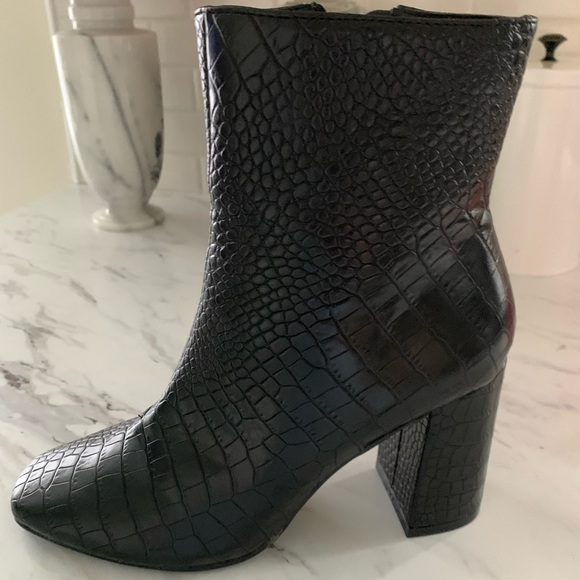 So Me Shoes - Black snake skin booties